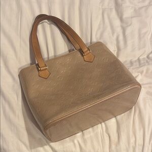 Louis Vuitton Beige Monogram Vernis Tote